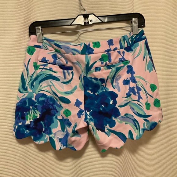 Lilly Pulitzer Scalloped Floral Shorts - Picture 4 of 12